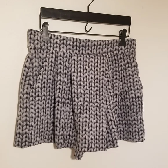 Mini Shorts - Picture 1 of 4